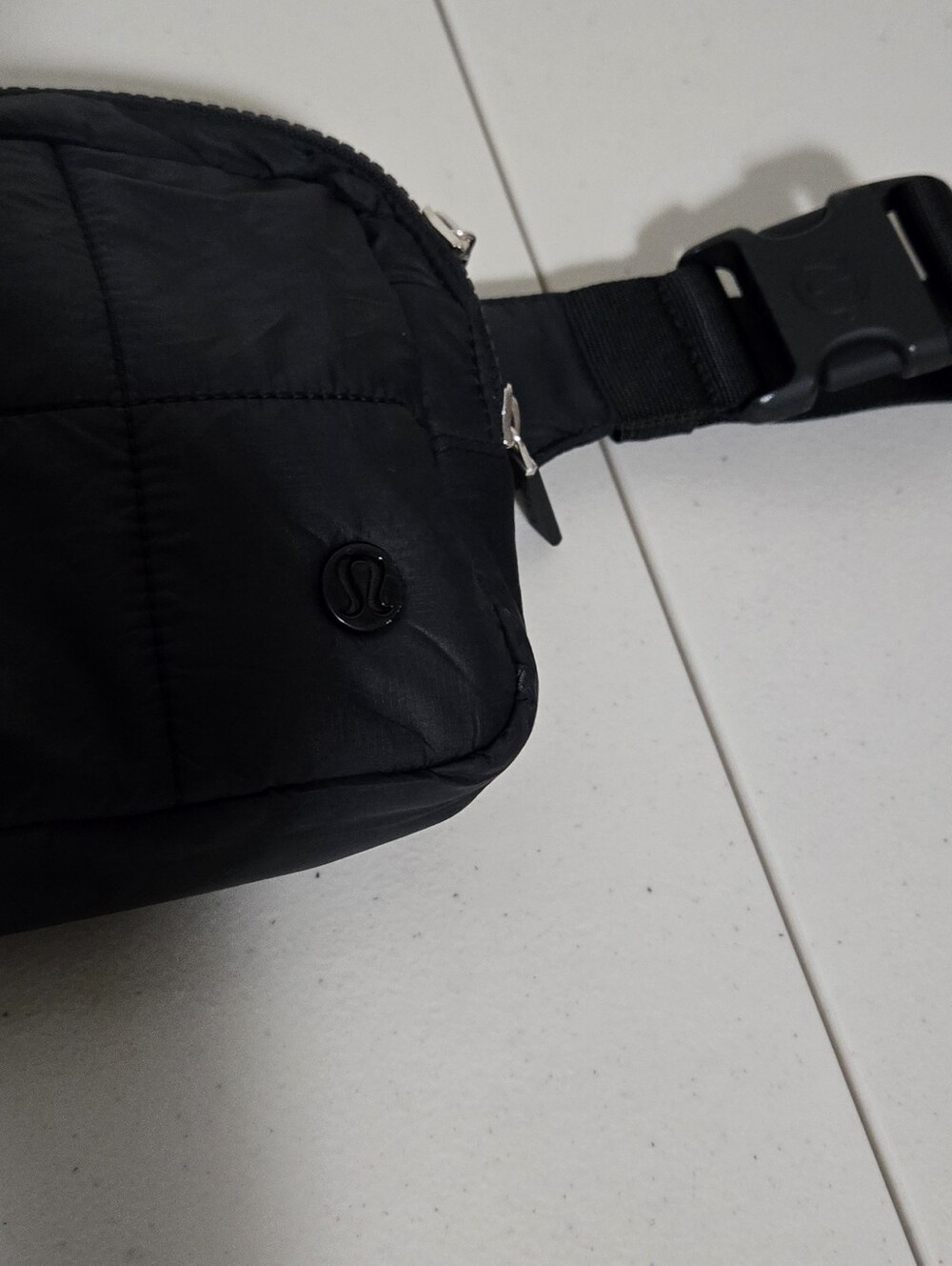 Lululemon Wear Ever Black Quilted Waist Bag - Picture 5 of 14